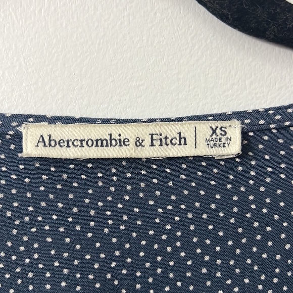 Balloon sleeve abercombie polka dot top with button detail - Picture 4 of 5